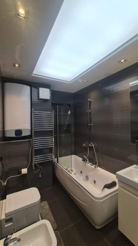 Tirane, shitet apartament 3+1 Kati 8, 134 m² 320.000 Euro (Kompleksi Magnet)