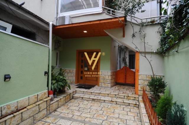 Tirane, jepet me qera apartament 3+1+A+BLK Kati 1, 200 m² 800 Euro (rruga e barrikadave)