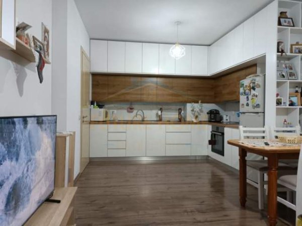 Tirane, shitet apartament 2+1 Kati 3, 105 m² 100.000 Euro (Mbrapa Casa Italia)
