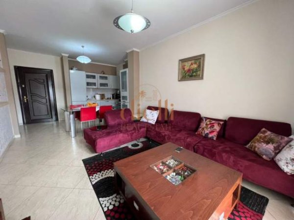 Tirane, shitet apartament 3+1 Kati 10, 140 m² 300.000 Euro (Bllok)