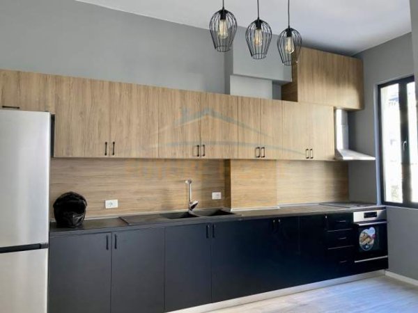 Tirane, shitet apartament 2+1 Kati 1, 90 m² 105.000 Euro (Oxhaku)