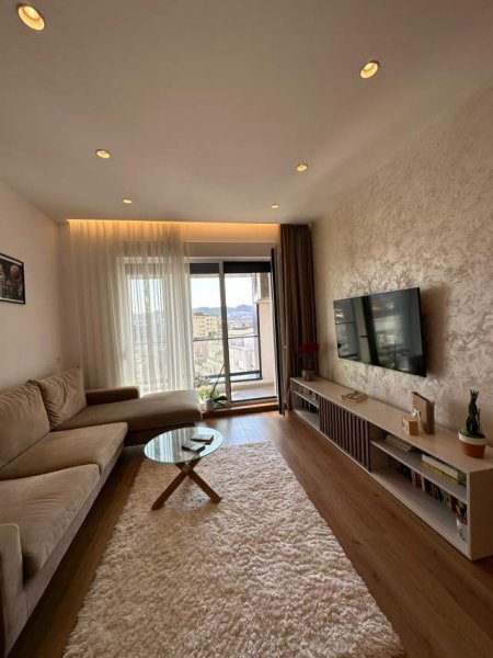 Tirane, jepet me qera apartament 2+1 Kati 10, 100 m² 700 Euro (Kompleksi Kontakt)