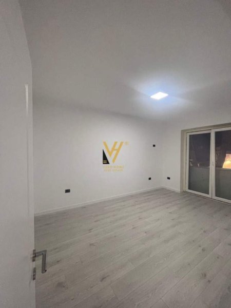 Tirane, jepet me qera zyre Kati 2, 100 m² 900 Euro (rruga myslym shyri)