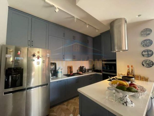 Tirane, shitet apartament 3+1 Kati 8, 249 m² 310.000 Euro (Golden Park)