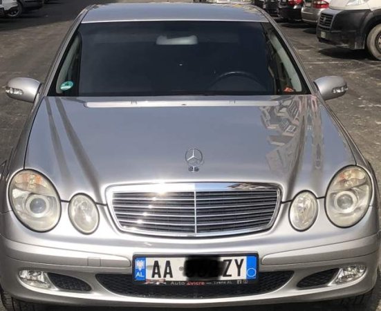 Tirane, shitet makine Mercedes-Benz 200 E Klass Viti 2004, 5.500 Euro