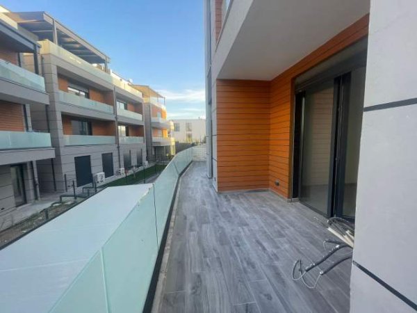 Tirane, shitet apartament 1+1 Kati 0, 75 m² 135.000 Euro (Prane Teg)