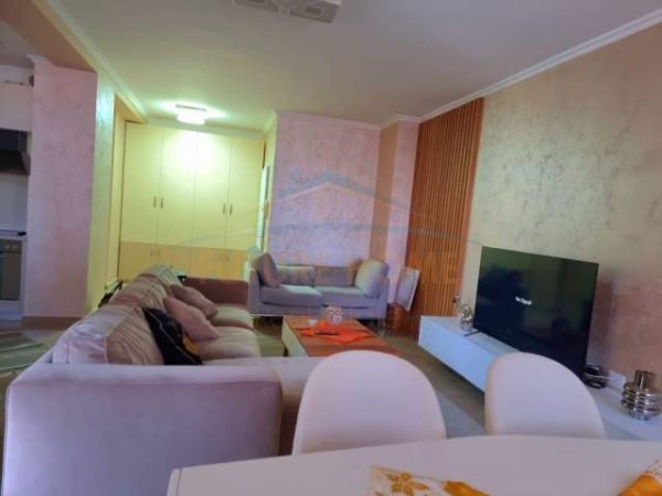 Tirane, jepet me qera apartament 2+1 Kati 5, 108 m² 1.000 Euro (Nente Kateshet)
