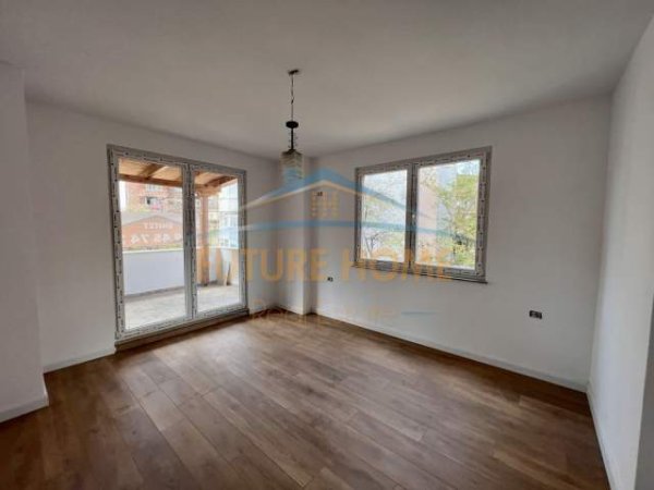 Tirane, shes apartament 2+1+BLK Kati 3, 114 m² 250.000 Euro (Rruga e Elbasanit)