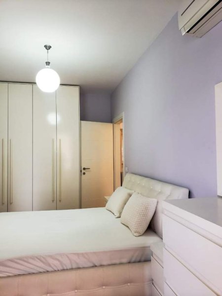 Tirane, jepet me qera apartament 2+1 90 m² 700 Euro (rruga Peti)