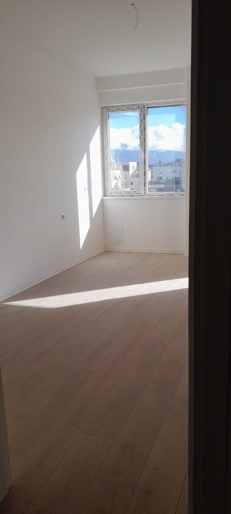 Tirane, shitet apartament 2+1 Kati 8, 95 m² 125.000 Euro (Yzberisht)