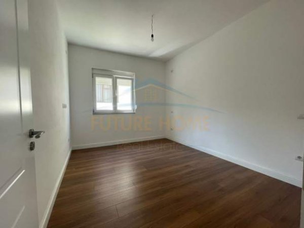 Tirane, jepet me qera apartament 3 Katshe 180 m² 1.500 Euro (Selite)
