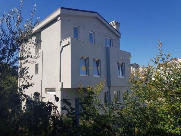 Tirane, jepet me qera Vile Kati 0, 528 m² 2.600 Euro