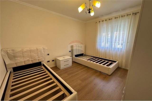 Tirane, shitet apartament 1+1 Kati 3, 51 m²  (Rruga Barrikadave)