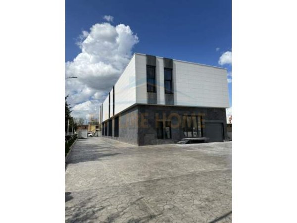 Tirane, jepet me qera ambjent biznesi Kati 0, 4.900 m² 15.000 Euro (Yzberisht)