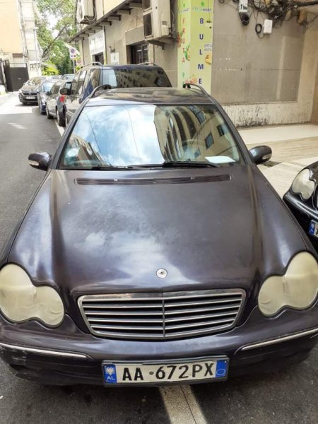 Tirane, shes makine Mercedes-Benz C Class, portobagazh. Viti 2004. Cmimi: 2.200 Euro