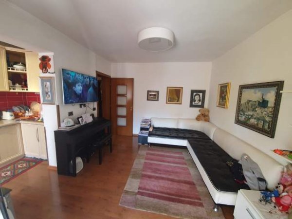 Tirane, jepet me qera apartament Kati 5, 450 Euro (Mbi shkollen e baletit)