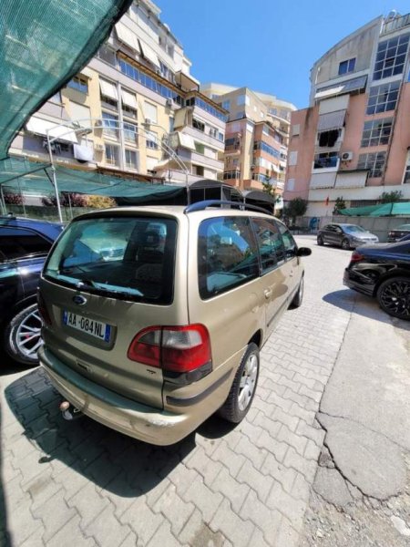 Tirane, shitet makine Ford Galaxy Viti 2001, 2.300 Euro