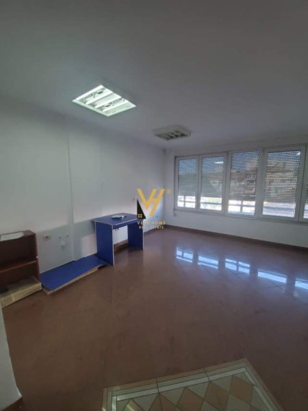 Tirane, jepet me qera zyre Kati 3, 106 m² 550 Euro (rruga e dibres)