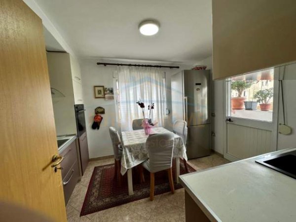 Tirane, shitet apartament 2+1+BLK Kati 6, 99 m² 85.000 Euro (Brryli)