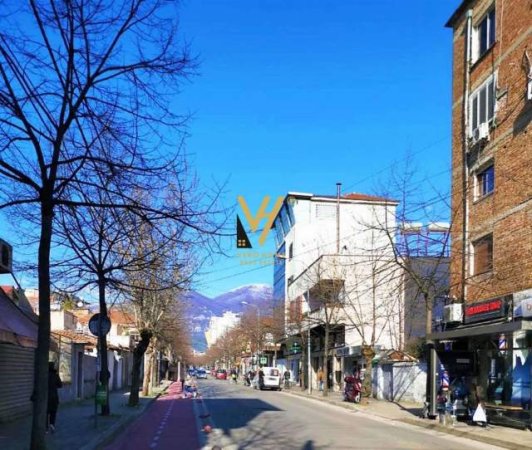 Tirane, shitet dyqan Kati 0, 93 m² 186.000 Euro (rruga hoxha tahsim)