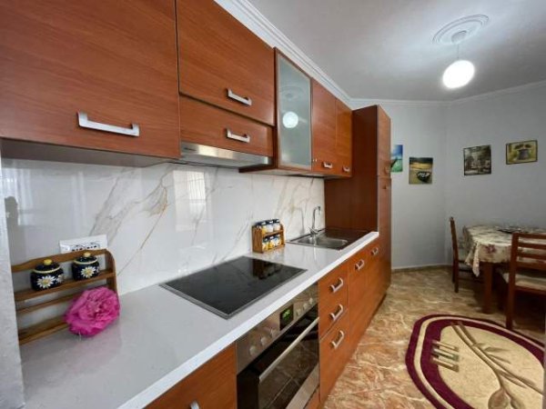Tirane, jepet me qera apartament 1+1 Kati 3, 70 m² 600 Euro (rruga e Kosovareve)