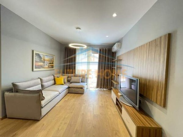 Tirane, shitet apartament 2+1+BLK Kati 10, 90 m² 155.000 Euro (Komuna e Parisit)