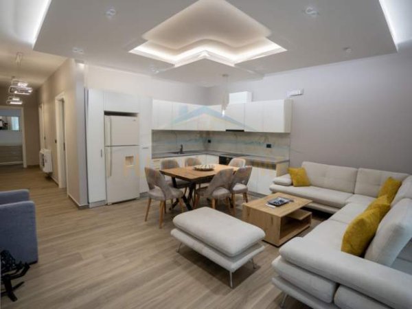 Tirane, jepet me qera apartament 2+1+BLK Kati 0, 256 m² 1.500 Euro (TEG)