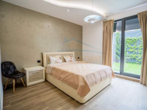 Tirane, jepet me qera apartament 2+1+BLK Kati 0, 256 m² 1.500 Euro (TEG)