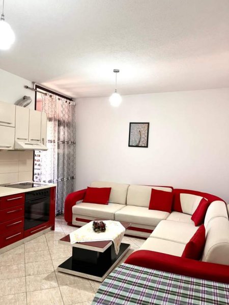 Tirane, jepet me qera apartament 1+1 Kati 10, 65 m² 400 Euro (Rruga Panorama)