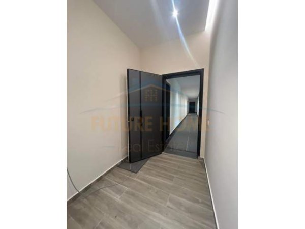 Tirane, jepet me qera apartament 2+1+BLK Kati 7, 130 m² 850 Euro (Kompleksi Square 21)