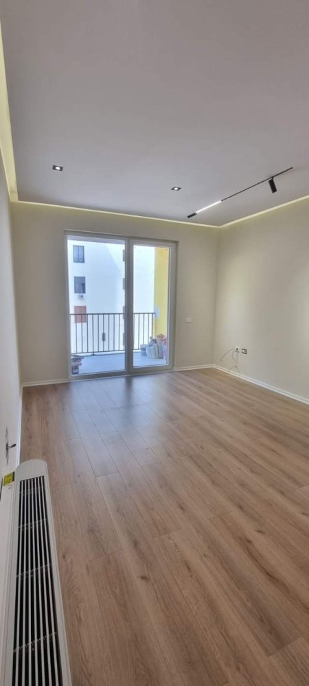 Tirane, shitet apartament 3+1+BLK Kati 3, 1.312 m² 152.000 Euro (rruga:"3 Deshmoret,Yzberisht")