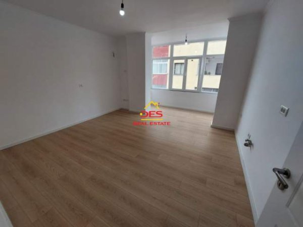 Tirane, shitet apartament 2+1+BLK Kati 8, 73 m² 115.000 Euro (Rruga e Dibres)