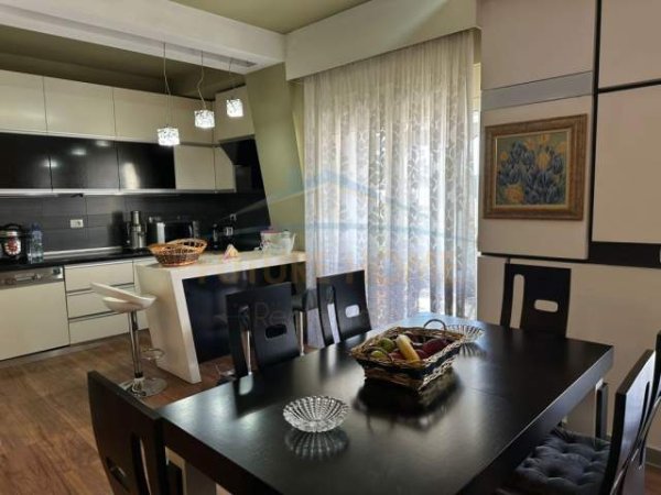 Tirane, shitet apartament 3+1 Kati 8, 154 m² 250.000 Euro (Pazari i Ri)