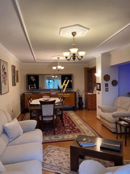 Tirane, jepet me qera apartament 2+1+A+BLK Kati 3, 120 m² 750 Euro (qender)