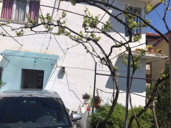 Tirane, shitet shtepi 4+1+BLK Kati 2, 115 m² 98.000 Euro (Rruga Azem Galica Tirane Babrru)