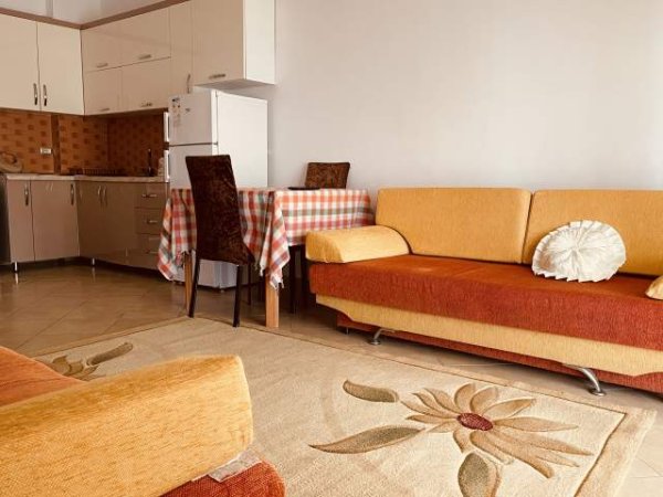 Jap me qera apartament 1+1+BLK Kati 4, 58 m² 30 Euro (Rruga Pavarësia, Plazh Durres / Pista Kosova)