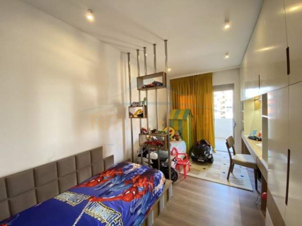 Tirane, shitet apartament 2+1 Kati 4, 160.000 Euro (Unaza e Re)