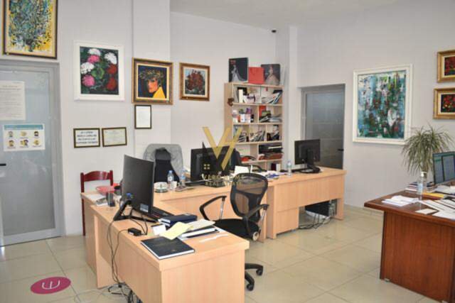 Tirane, shitet ambjent biznesi Kati 1, 335 m² 1.006.500 Euro (blloku)
