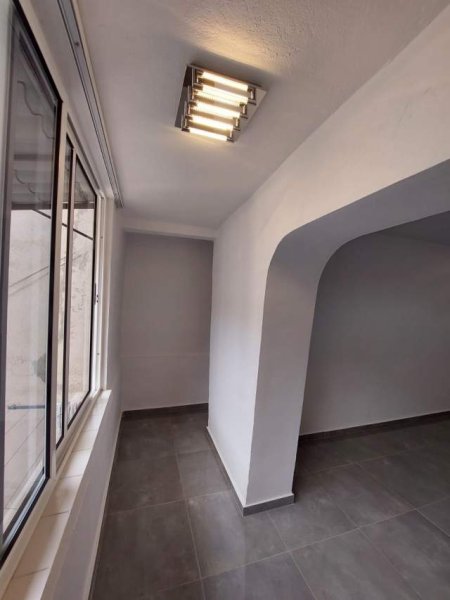 Tirane, jepet me qera apartament 1+1 Kati 2, 60 m² 400 Euro te Ish Parku i Autobuzave