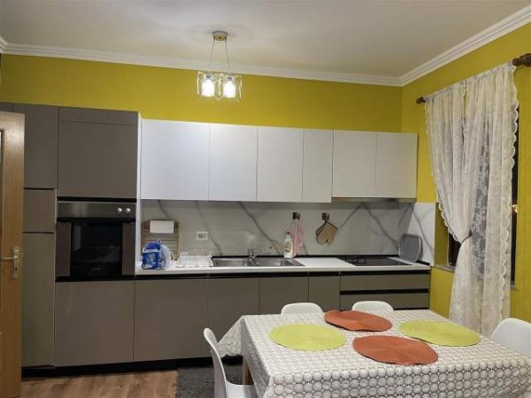 Tirane, jepet me qera apartament 2+1 Kati 1, 110 m² 600 Euro (restorant durresi)
