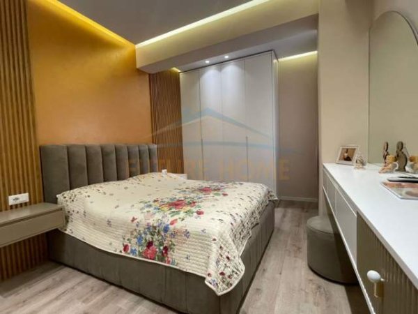 Tirane, jepet me qera apartament 2+1+BLK Kati 7, 116 m² 800 Euro (Rruga e Kavajes)