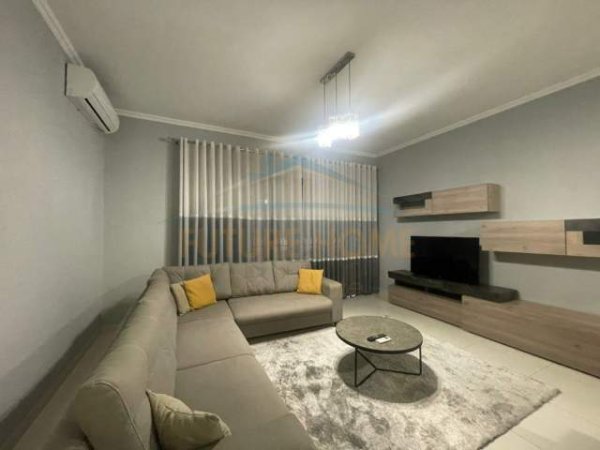 Tirane, jepet me qera apartament 2+1+BLK Kati 3, 126 m² 900 Euro (Koppleksi Deliorgji)