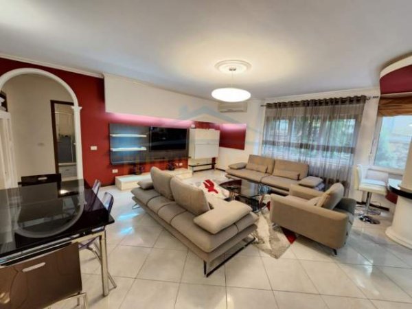 Tirane, jepet me qera apartament 2+1 Kati 3, 117 m² 750 Euro (Liqeni i Thatë)