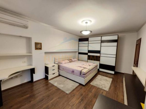 Tirane, jepet me qera apartament 2+1 Kati 3, 117 m² 750 Euro (Liqeni i Thatë)