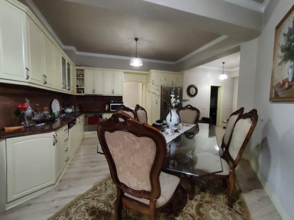 Tirane, shitet apartament 3+1+BLK Kati 3, 136 m² 214.880 Euro (Rruga e Kavajes)