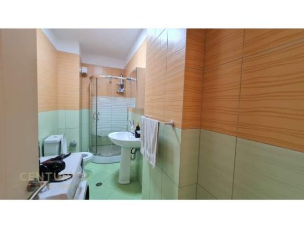 Tirane, shitet apartament 1+1 Kati 5, 78 m² 75.000 Euro (Fresku)