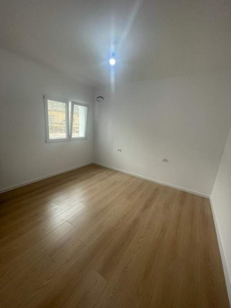 Tirane, shitet apartament 2+1 Kati 2, 80 m² 115.000 Euro (prane restorant Durresi)