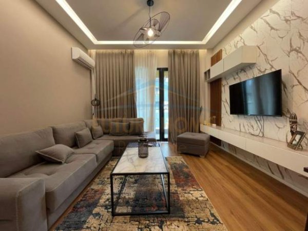 Tirane, jepet me qera apartament 1+1+BLK Kati 3, 79 m² 800 Euro (Kompleksi Square 21)