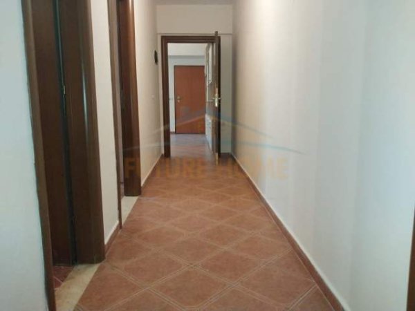 Tirane, shitet apartament 2+1+BLK Kati 3, 87 m² 89.000 Euro (Kthesa e Kamzes)