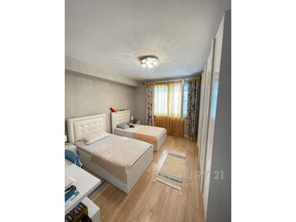 Tirane, shes apartament 3+1+3+BLK 180 m² 320.000 Euro (21 Dhjetori)